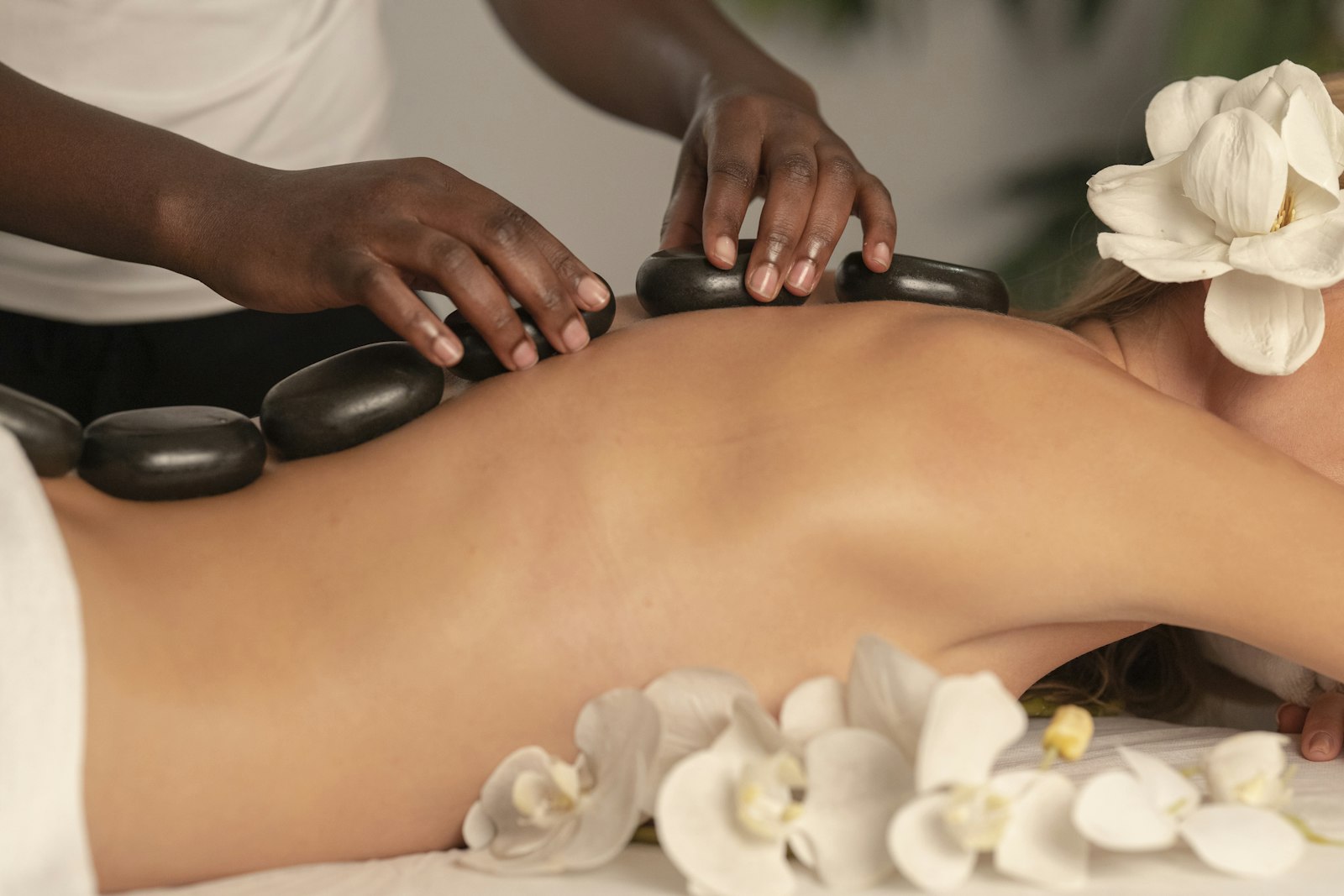 Trattamento di benessere e riflessologia in un agriturismo dell'oristanese