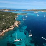 mare e yoga in sardegna: il ritiro che coniuga movimento e consapevolezza